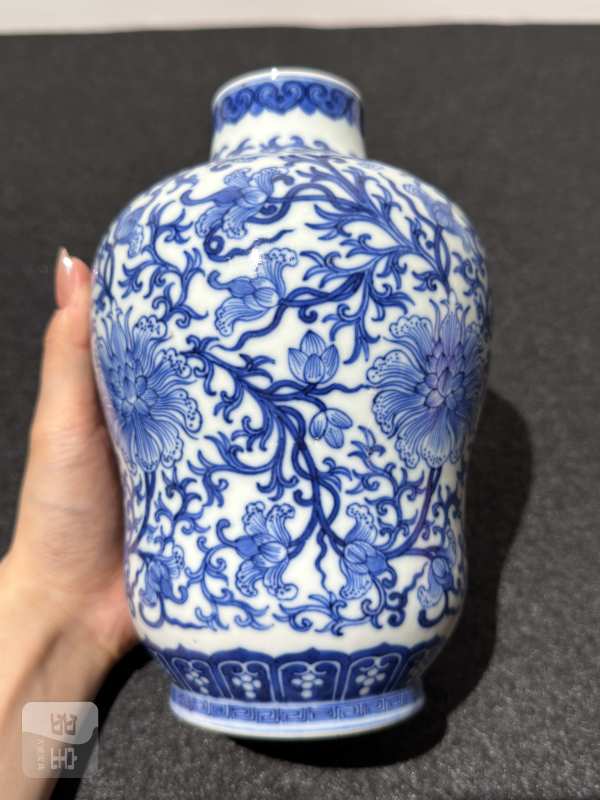 清乾隆 青花缠枝宝相花纹萝卜瓶 - 图4